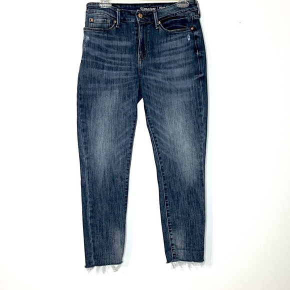 Signature Levis High Rise Ankle Skinny Jeans Raw Hemline Women’s Size 4 - Picture 9 of 9